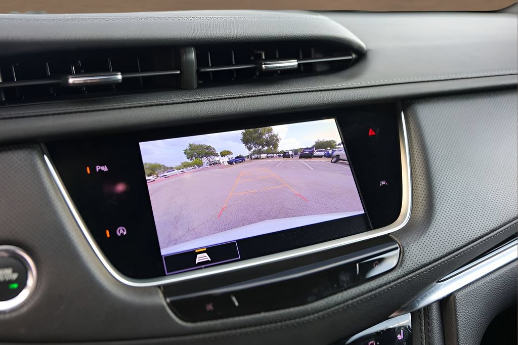 Used 2025 Cadillac XT6 Luxury w/ LPO, Bronce Accent Package FWD image 17