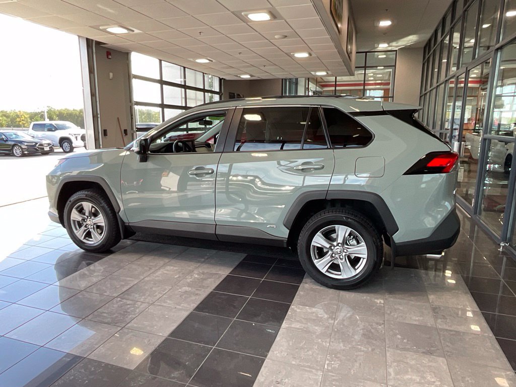 Certified 2022 Toyota RAV4 XLE AWD/4WD image 4