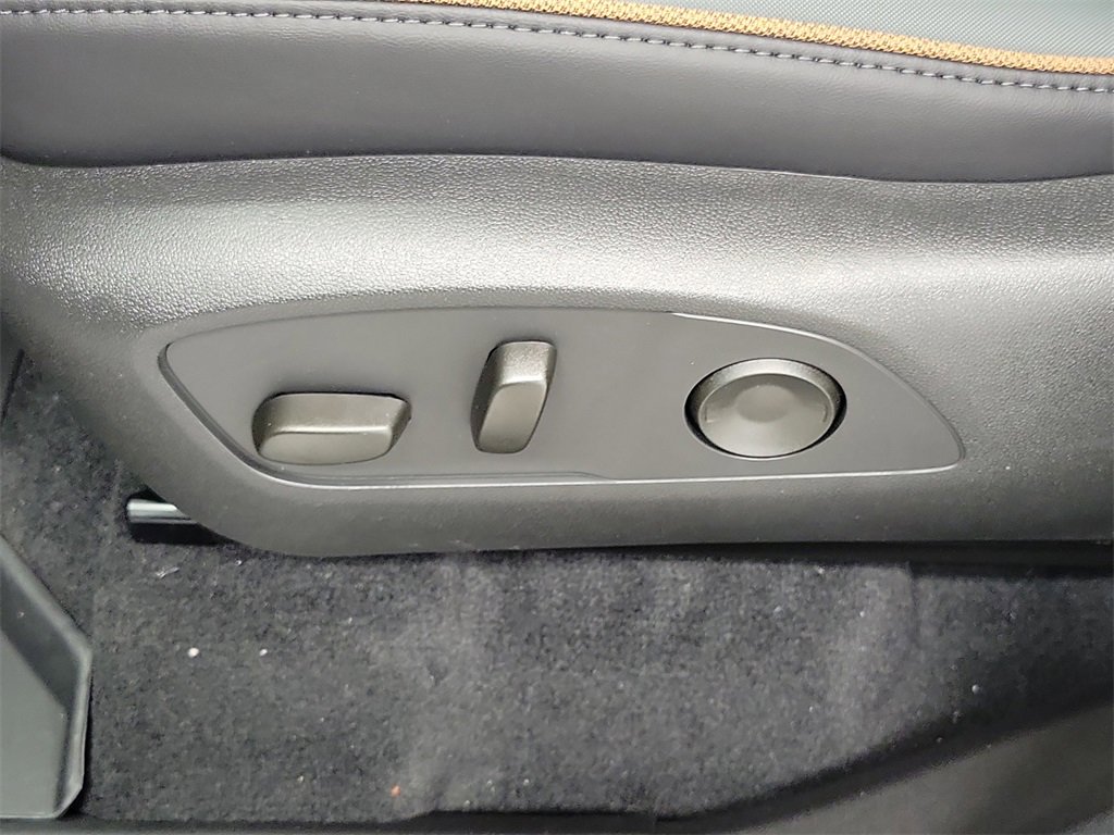 New 2025 GMC Acadia AT4 w/ Super Cruise Package image 6