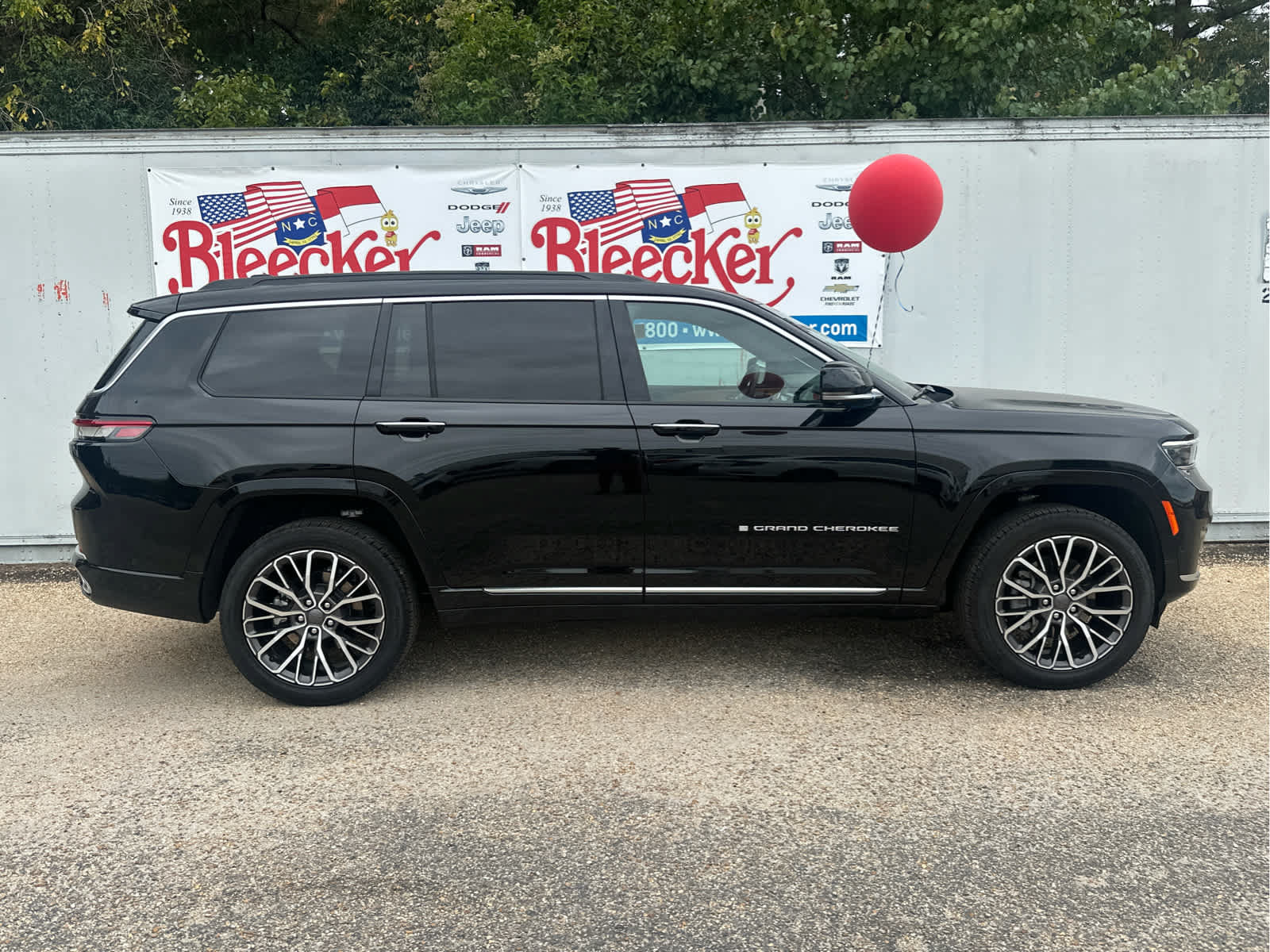 New 2025 Jeep Grand Cherokee L Summit AWD/4WD image 2