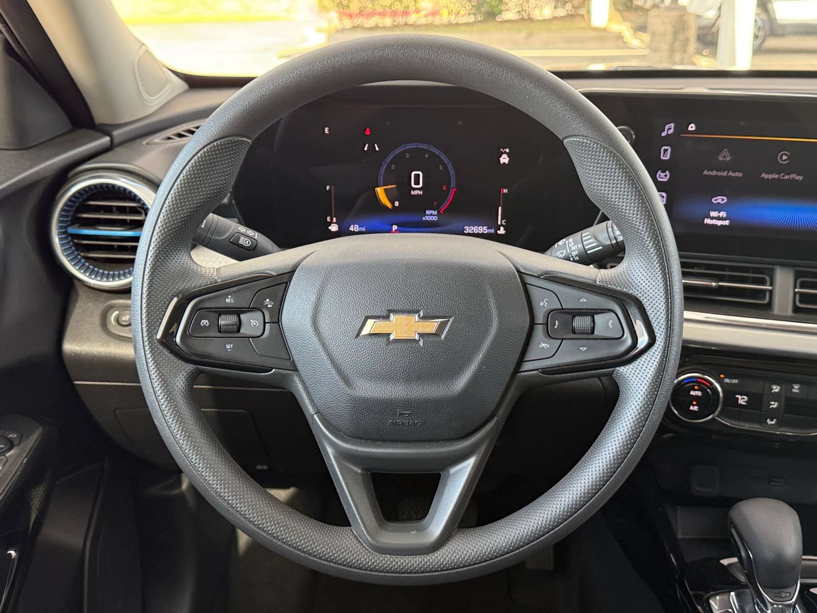 Used 2025 Chevrolet Trax LT FWD image 28
