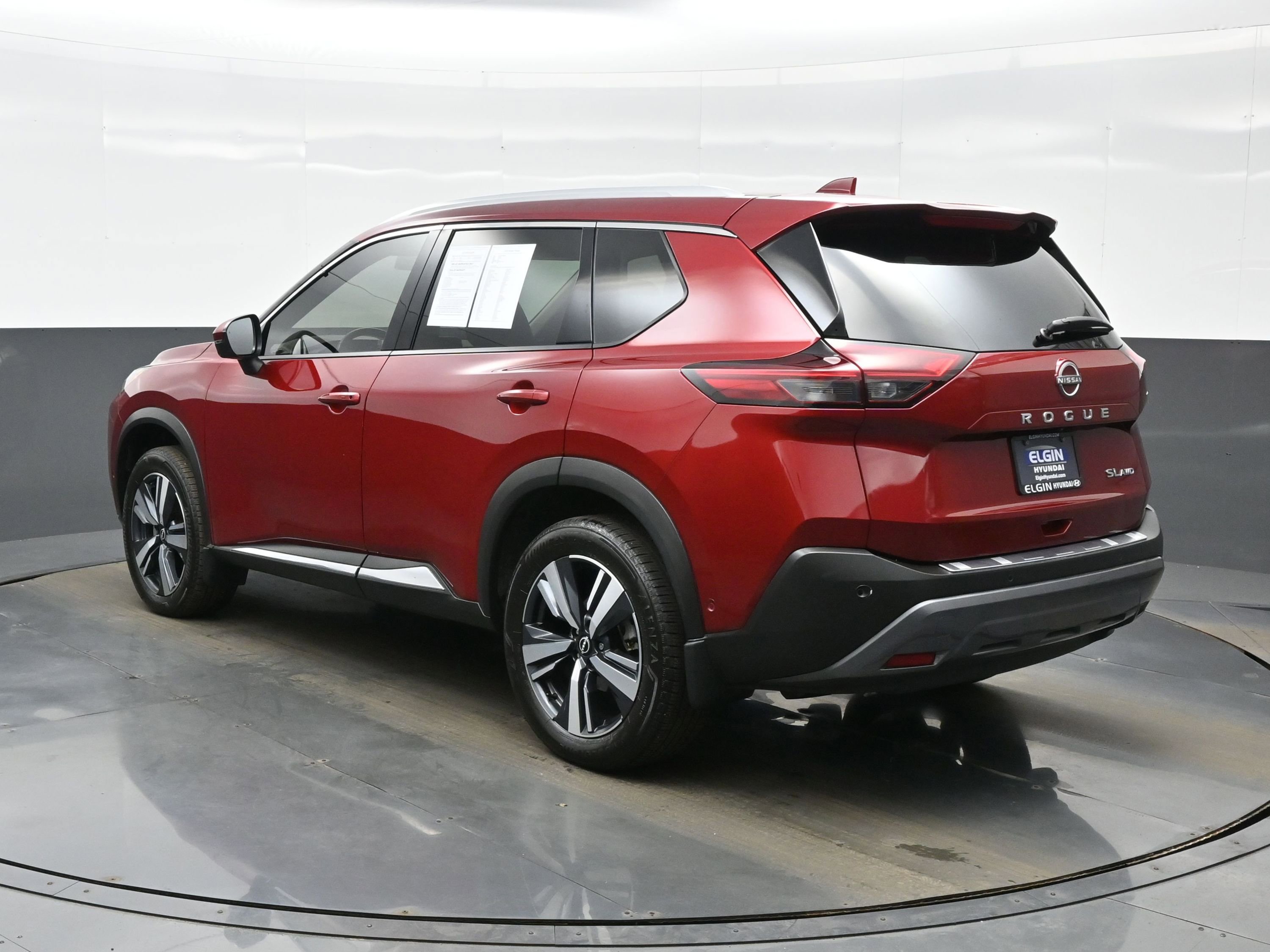 Used 2023 Nissan Rogue SL w/ SL Premium Package image 4