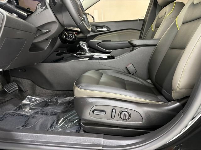 Used 2025 Chevrolet Trax ACTIV w/ Driver Confidence Package FWD image 14