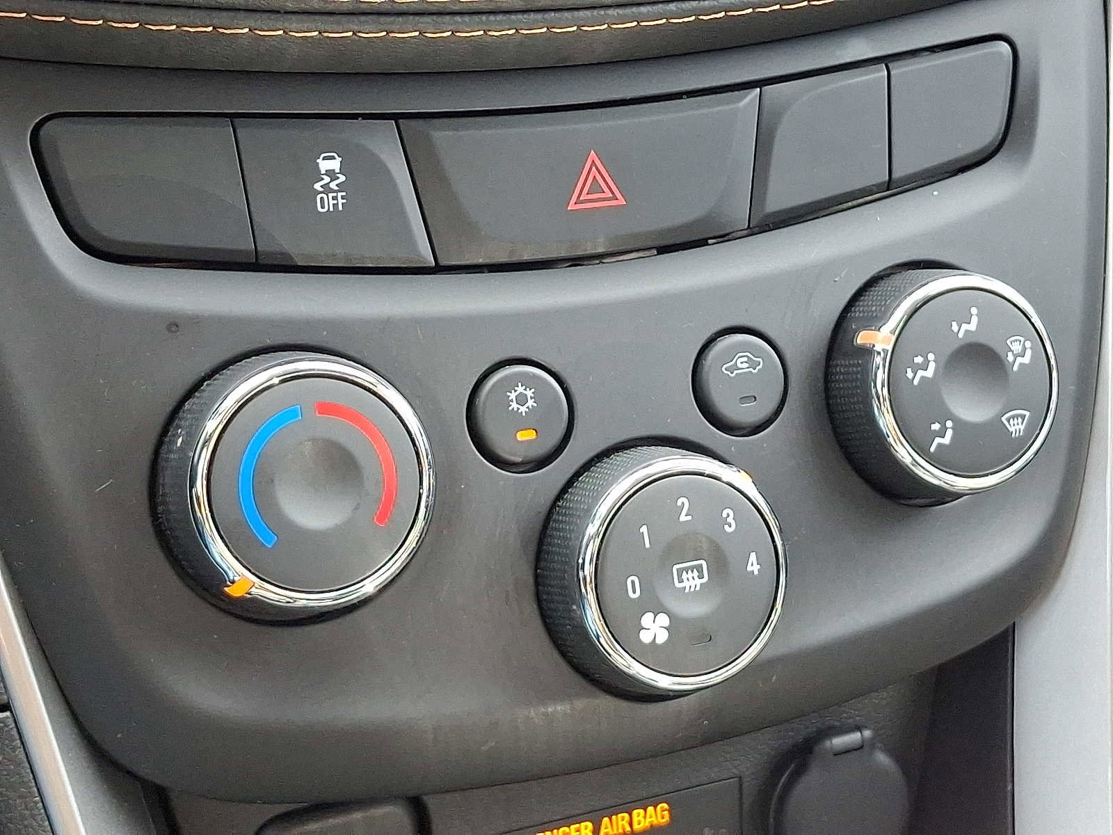 Used 2022 Chevrolet Trax LT w/ LT Convenience Package AWD/4WD image 15