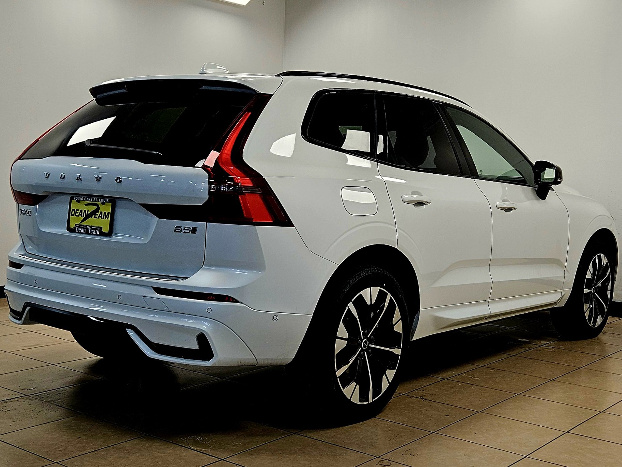 New 2026 Volvo XC60 B5 Plus w/ Climate Package image 5