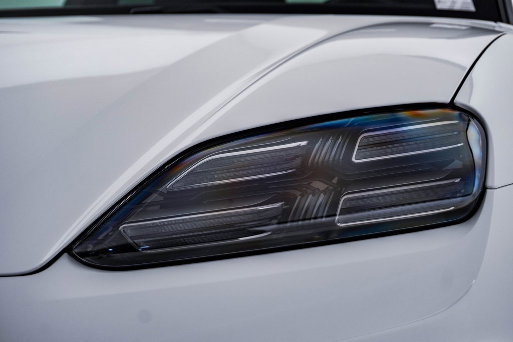 Certified 2025 Porsche Macan 4S Electric image 7