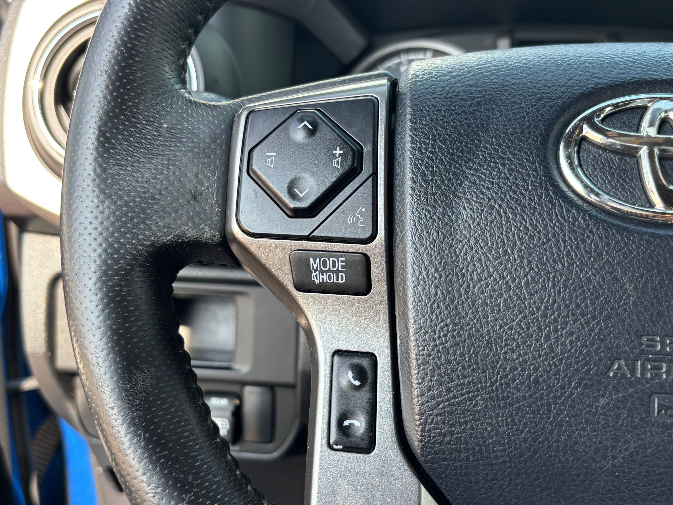 Used 2017 Toyota Tacoma Limited image 17