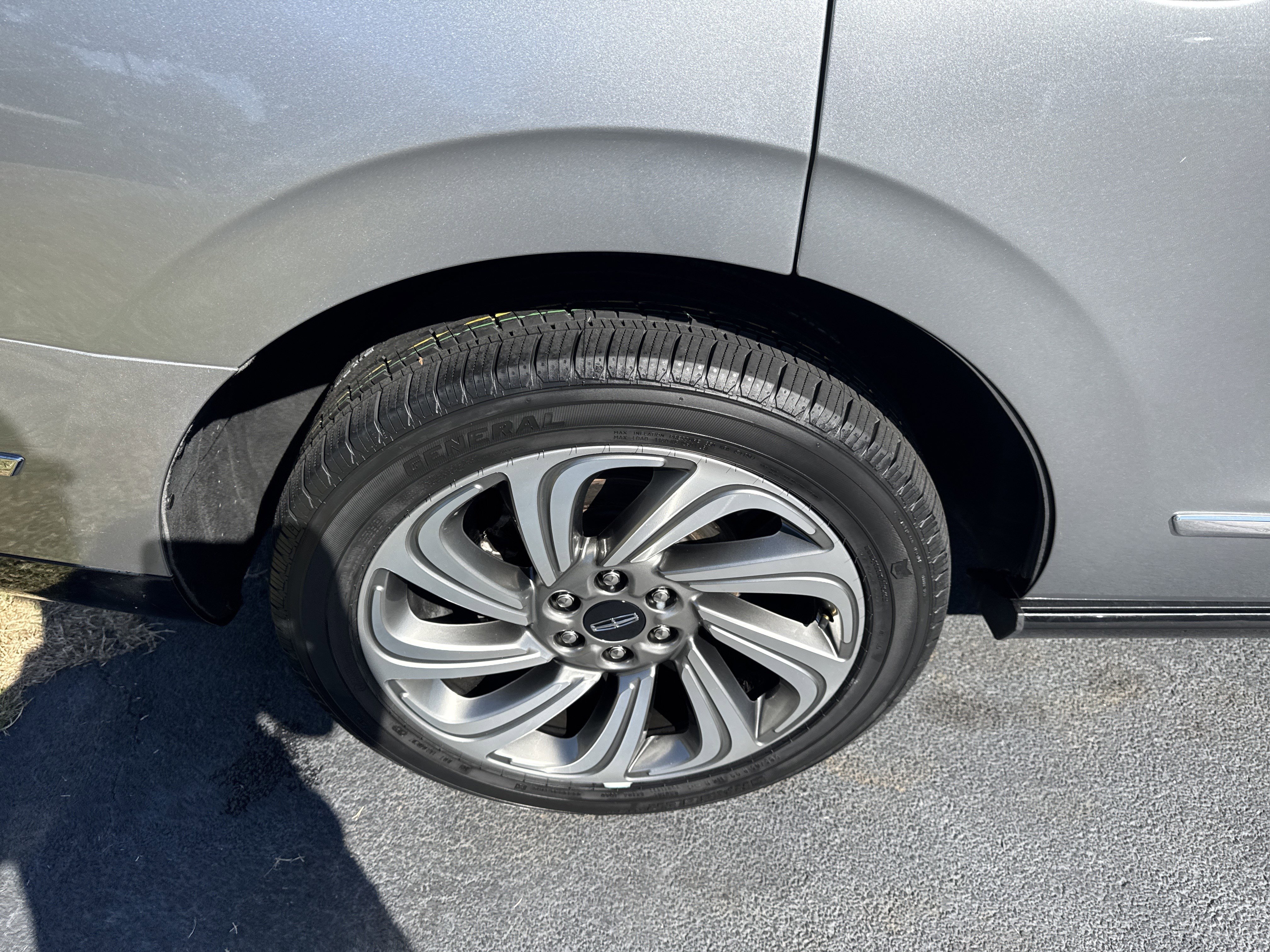 Used 2023 Lincoln Navigator Reserve image 11