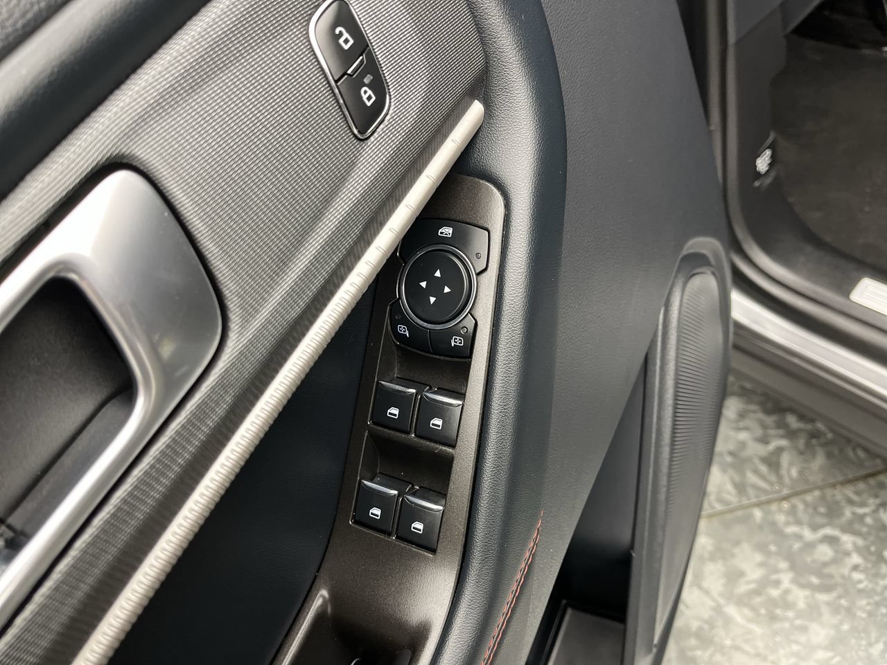 Certified 2025 Ford Explorer ST-Line AWD/4WD image 9