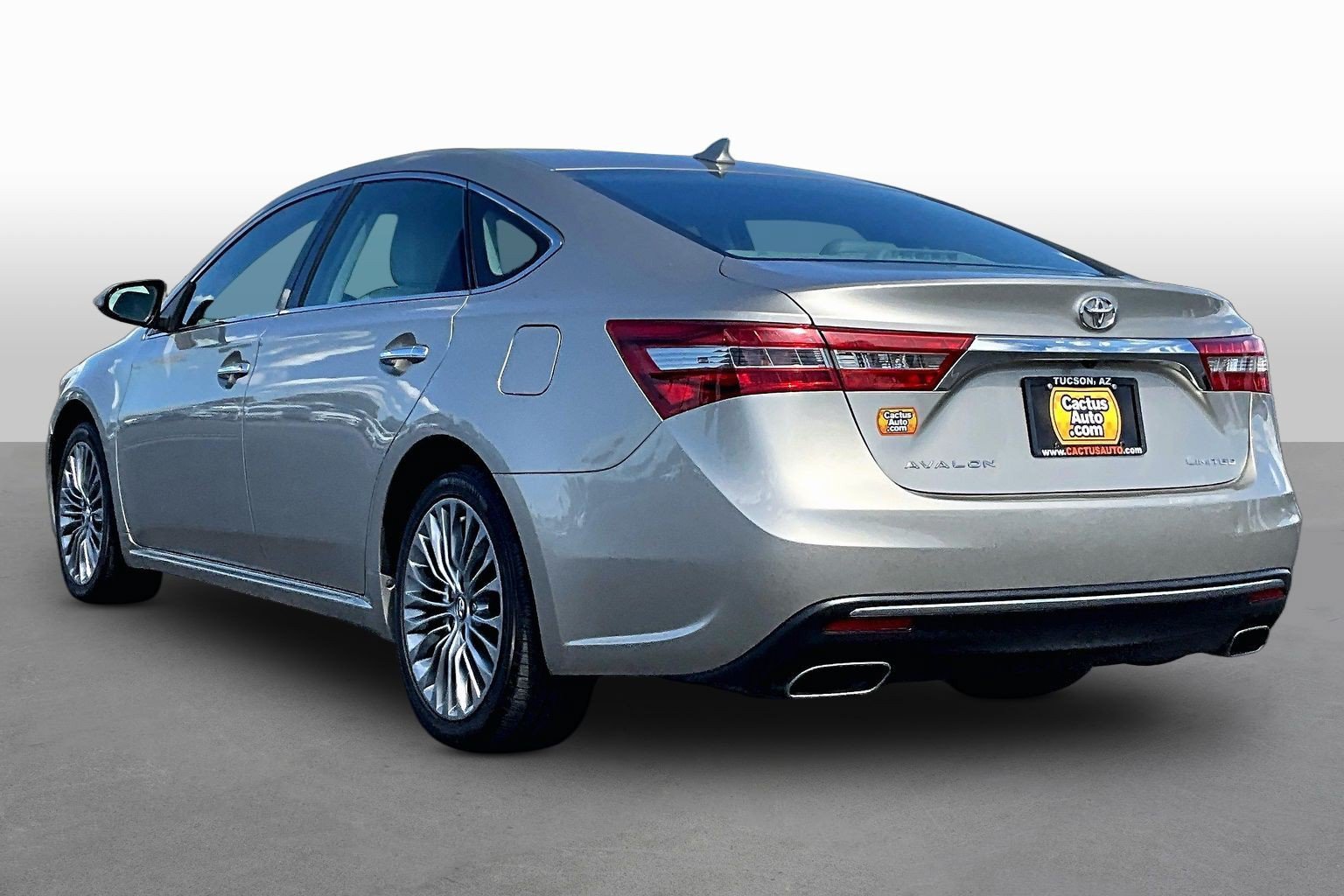 Used 2016 Toyota Avalon Limited w/ Toyota Safety Sense Package FWD image 11