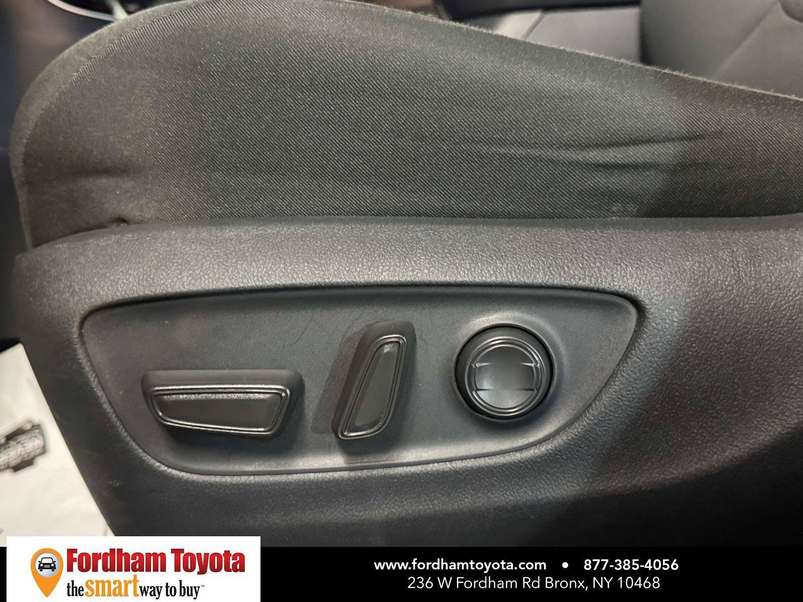 Used 2025 Toyota RAV4 XLE AWD/4WD image 17