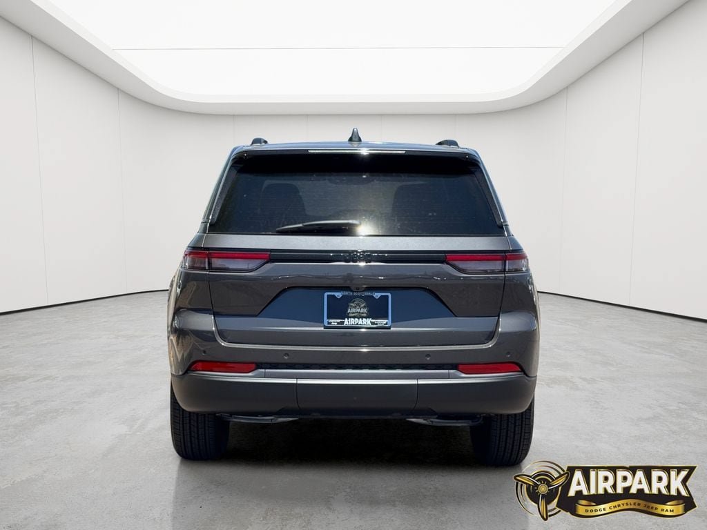 New 2026 Jeep Grand Cherokee Altitude RWD image 5
