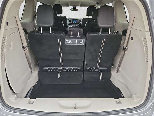 Used 2020 Chrysler Pacifica Touring-L FWD image 6