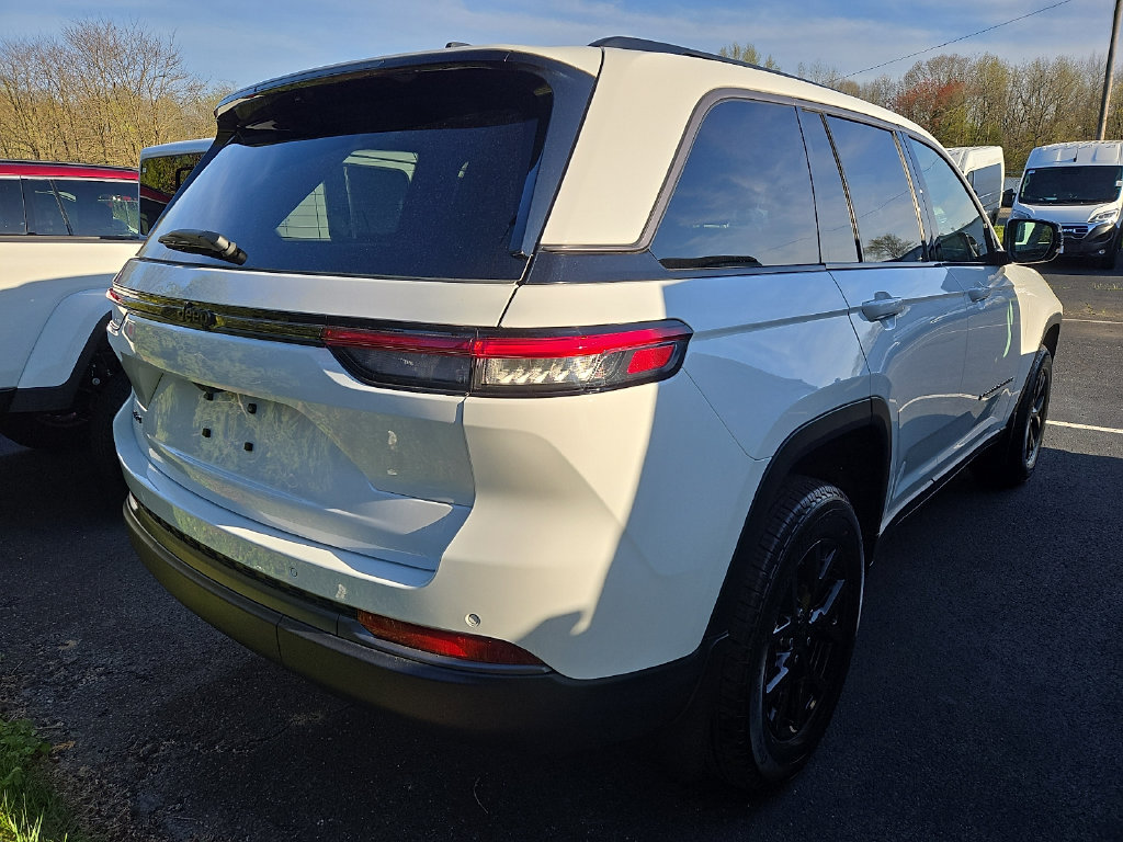 New 2026 Jeep Grand Cherokee Altitude AWD/4WD image 4