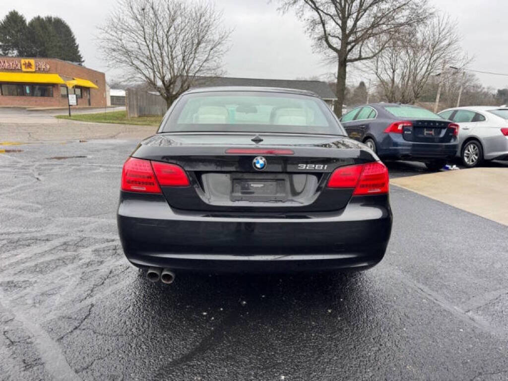 Used 2012 BMW 328i Convertible image 9