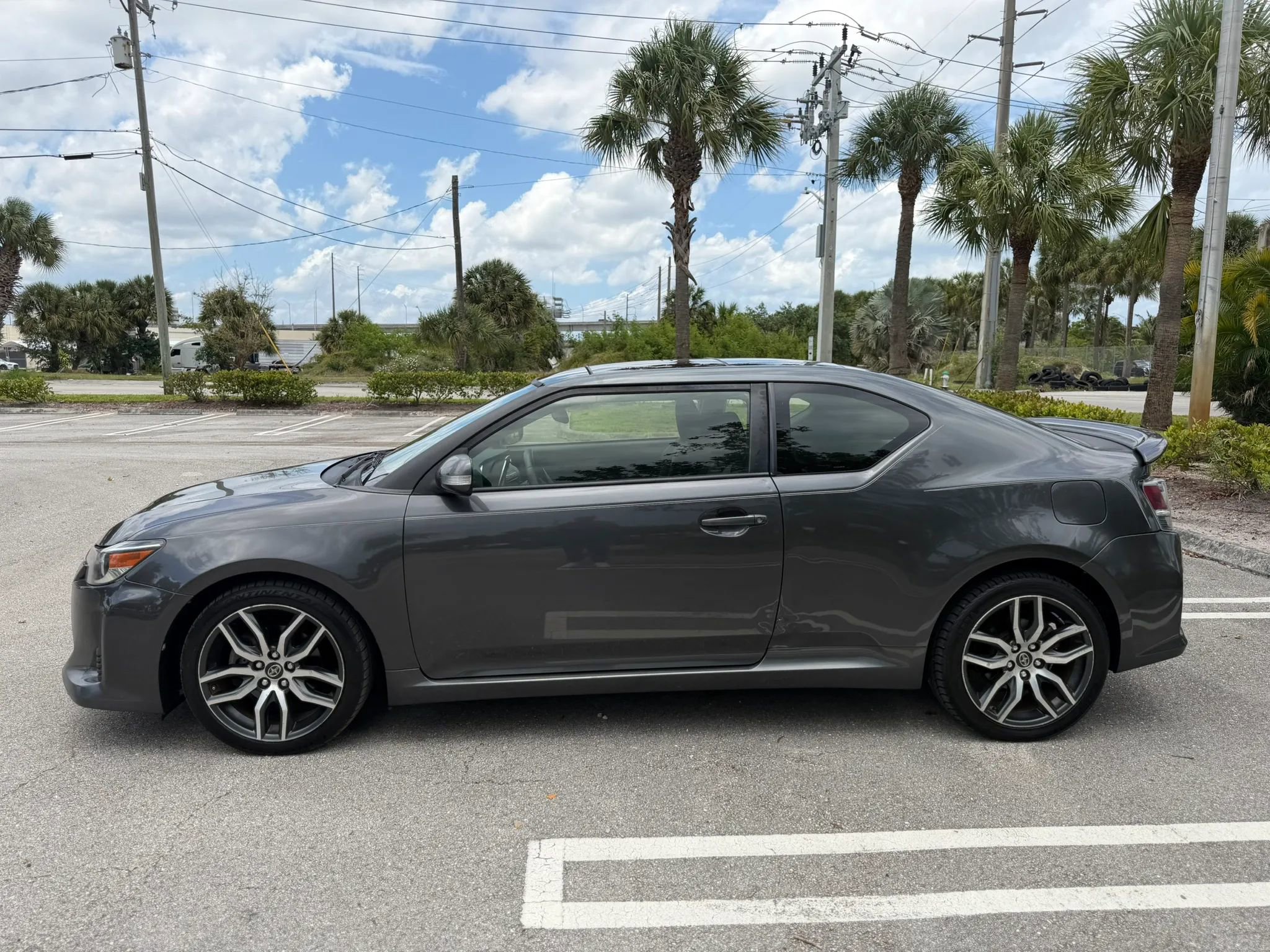 Used 2014 Scion tC FWD image 4