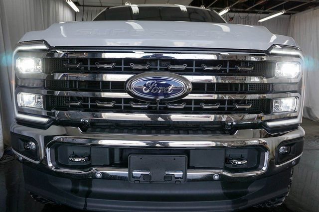 Used 2024 Ford F250 Lariat w/ Lariat Ultimate Package image 3
