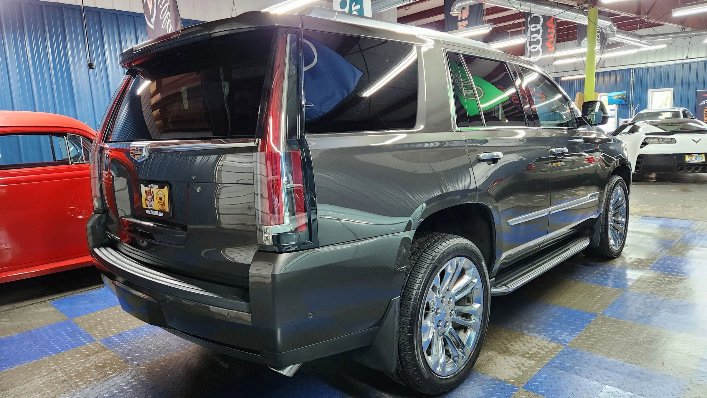 Used 2020 Cadillac Escalade Luxury w/ LPO, Radiant Package image 4