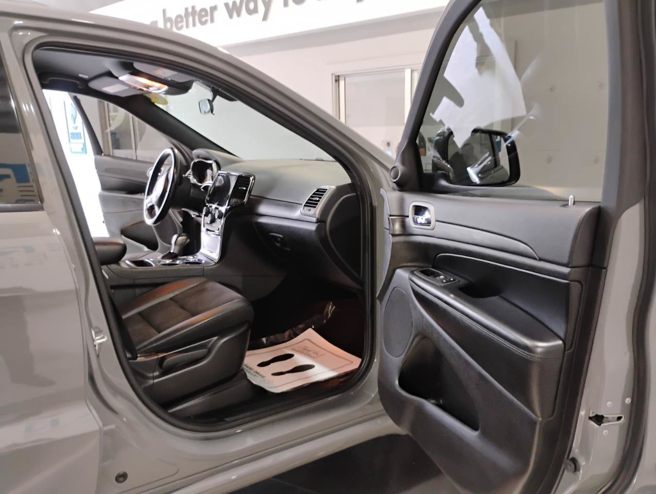Used 2021 Jeep Grand Cherokee Laredo X RWD image 93