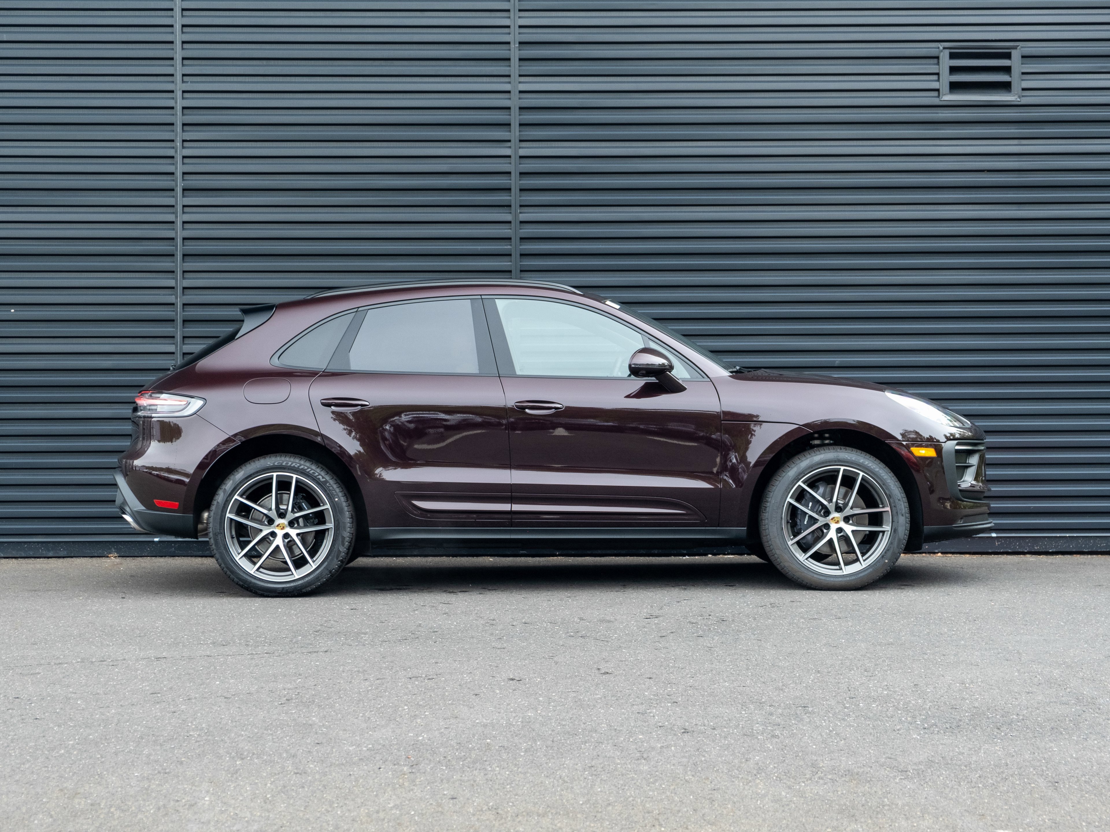 Certified 2025 Porsche Macan image 9