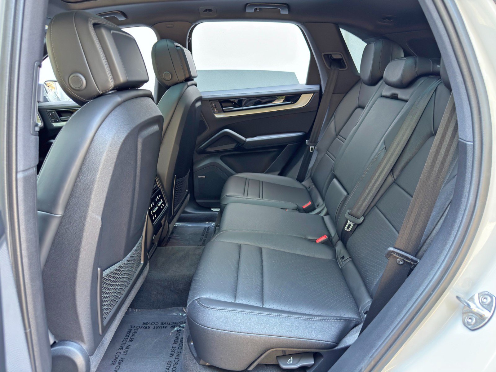 Used 2025 Porsche Cayenne w/ Premium Package Plus AWD/4WD image 44