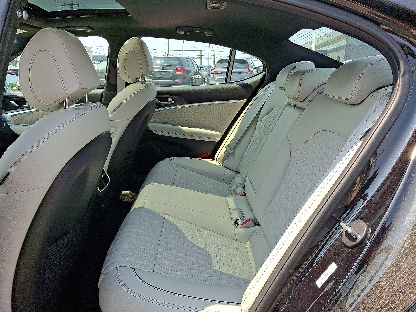 Used 2025 Genesis G70 3.3T Advanced image 10