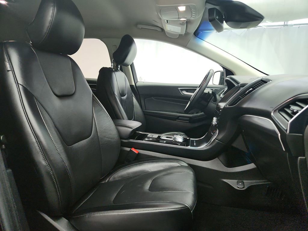 Used 2019 Ford Edge Titanium image 31