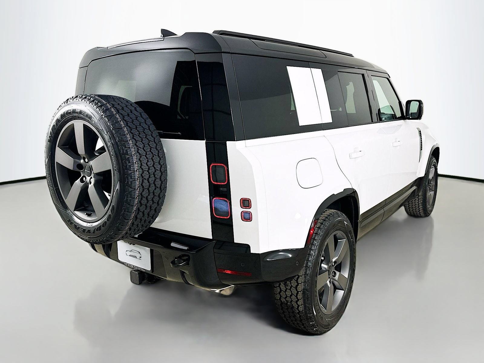 Used 2026 Land Rover Defender 110 X-Dynamic SE AWD/4WD image 5