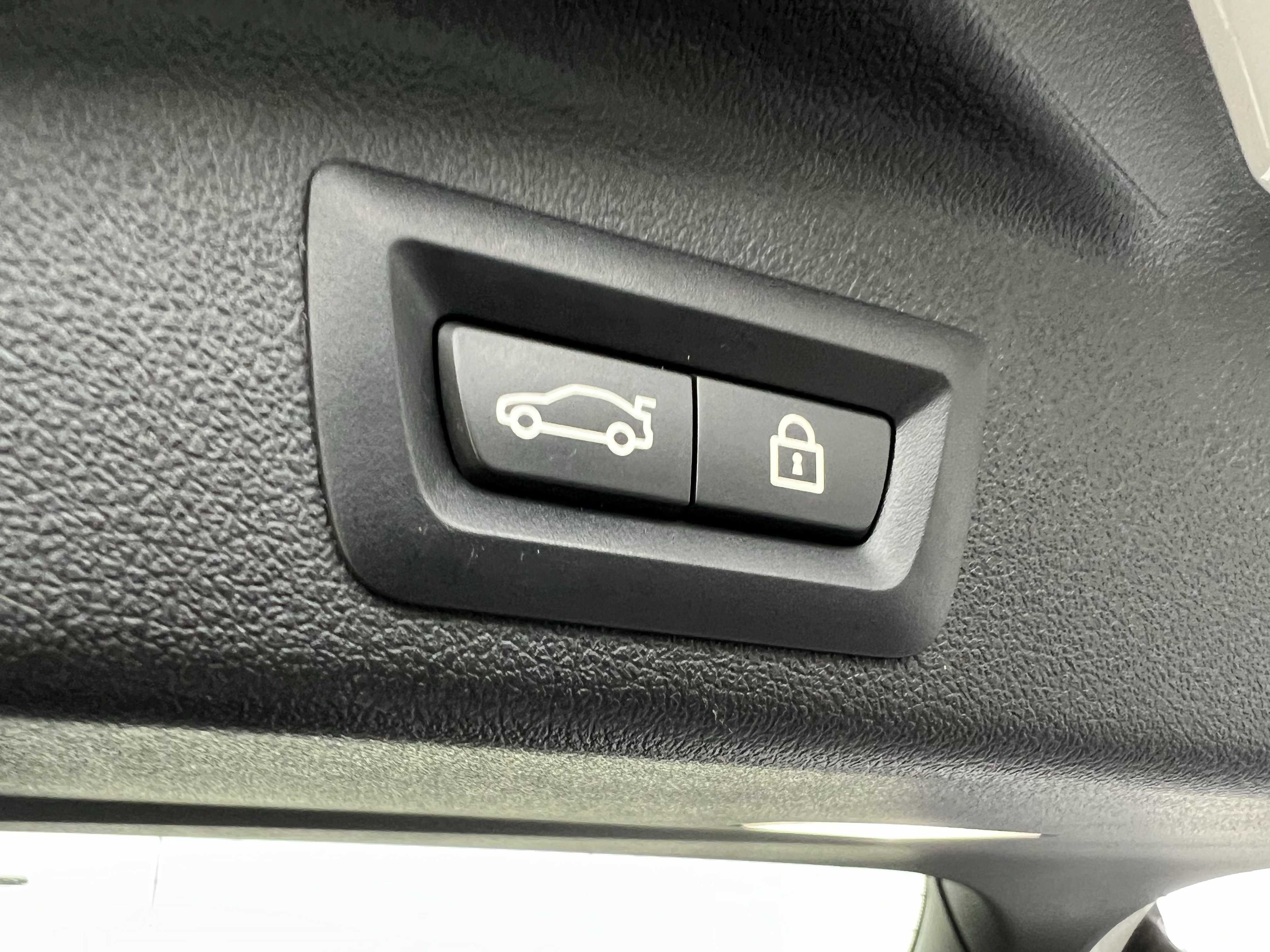 Used 2019 BMW X5 xDrive40i w/ M Sport Package image 40