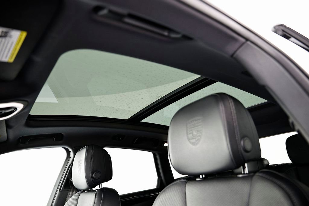 Certified 2025 Porsche Macan image 21