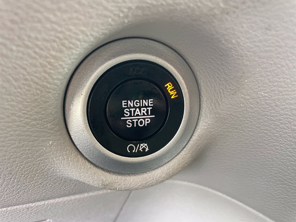 Used 2023 Chrysler Pacifica Touring-L FWD image 7