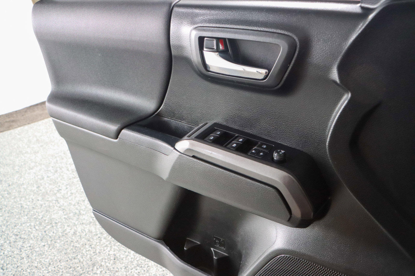 Used 2019 Toyota Tacoma TRD Sport image 24