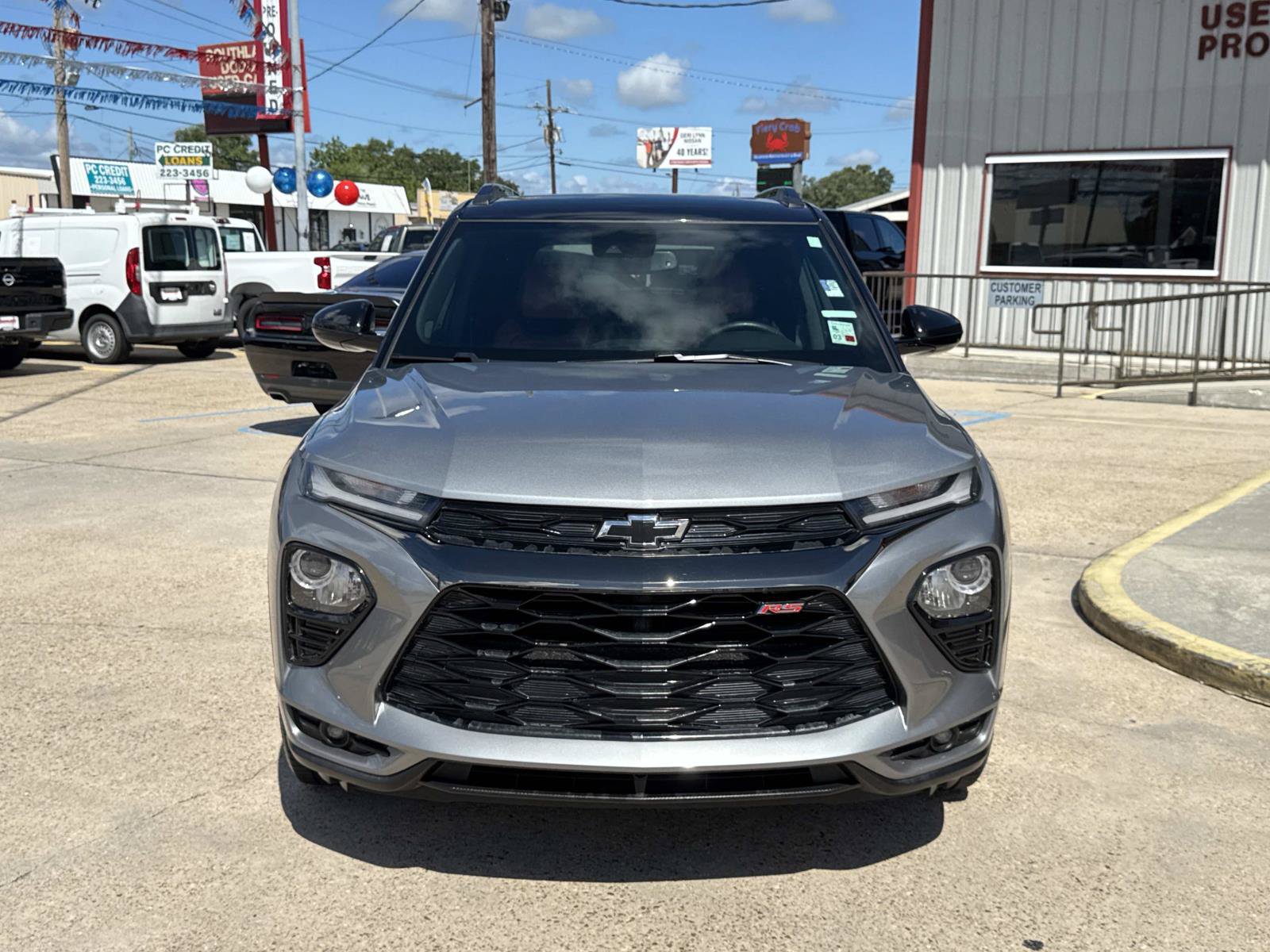 Used 2023 Chevrolet TrailBlazer RS w/ Sun and Liftgate Package FWD image 2