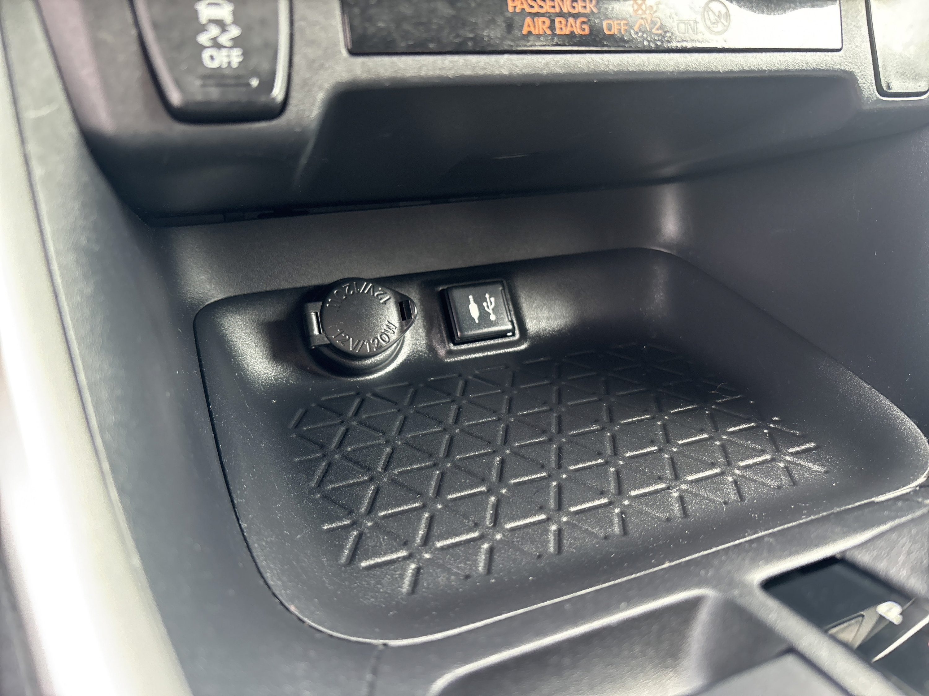 Used 2019 Toyota RAV4 LE w/ Carpet Mat Package FWD image 15