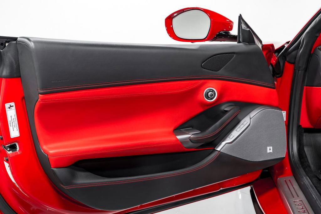 Used 2020 Ferrari Portofino RWD image 9