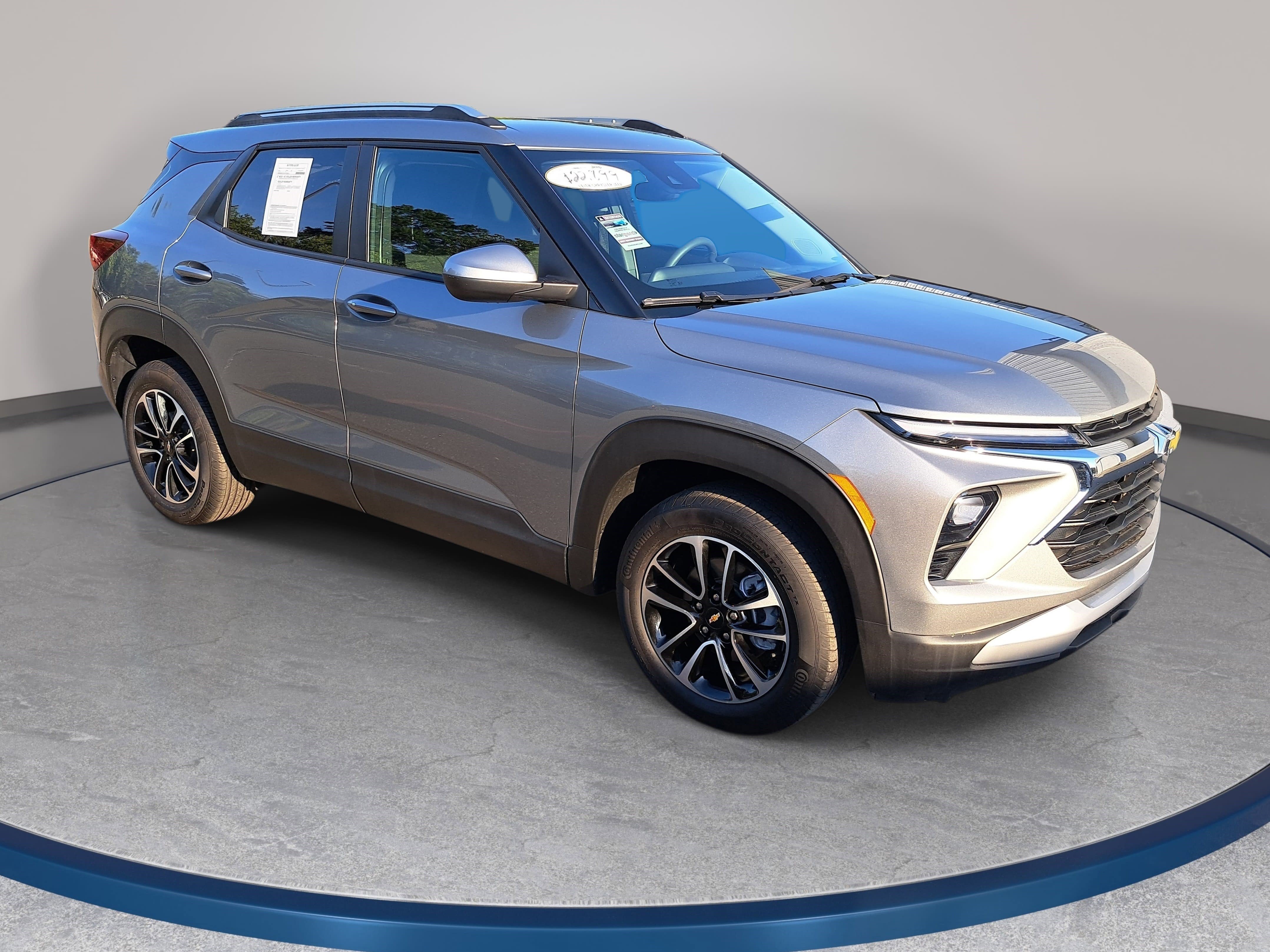 Used 2025 Chevrolet TrailBlazer LT AWD/4WD image 3