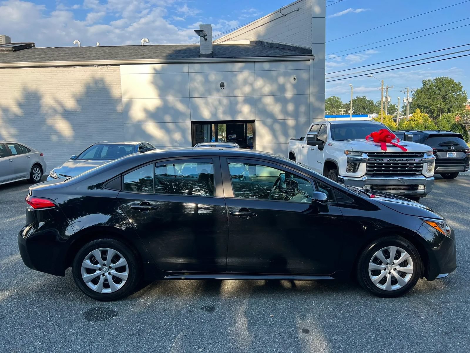 Used 2024 Toyota Corolla LE FWD image 3