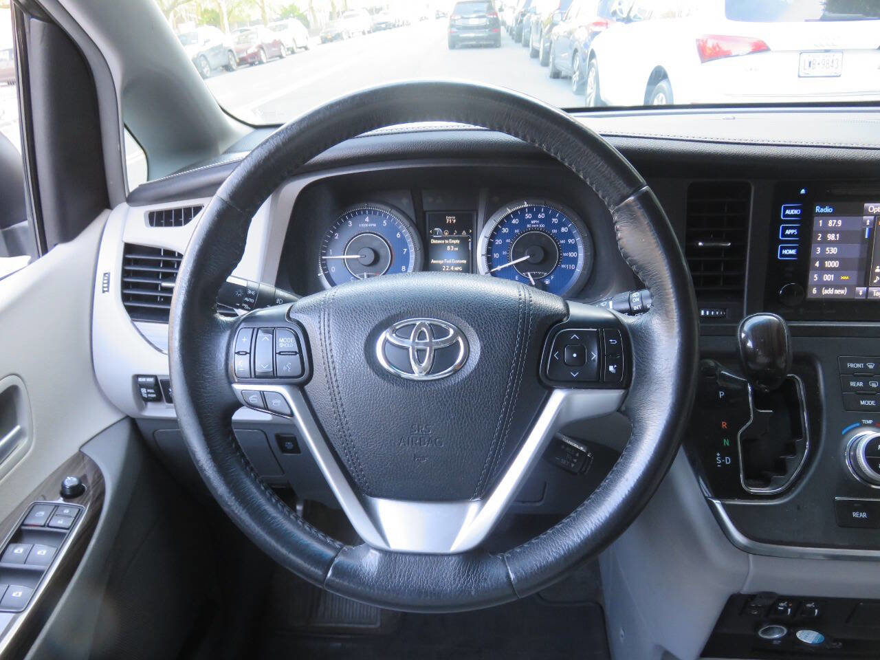 Used 2016 Toyota Sienna XLE Premium image 13