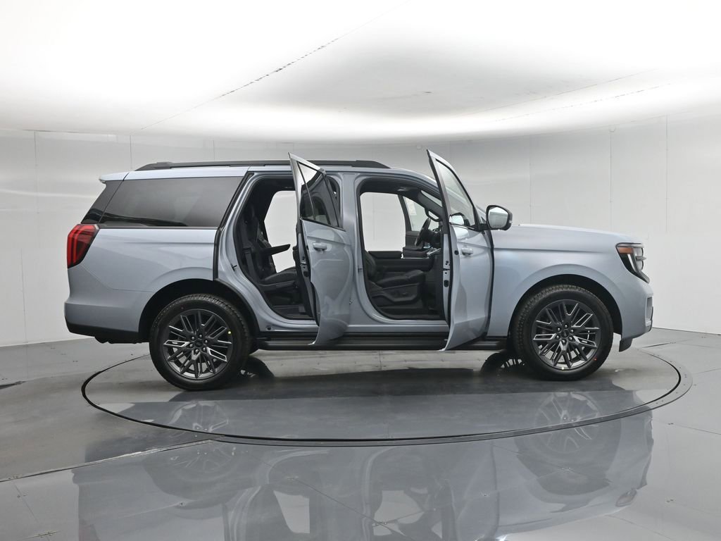 New 2026 Ford Expedition Platinum w/ Stealth Appearance Package AWD/4WD image 4