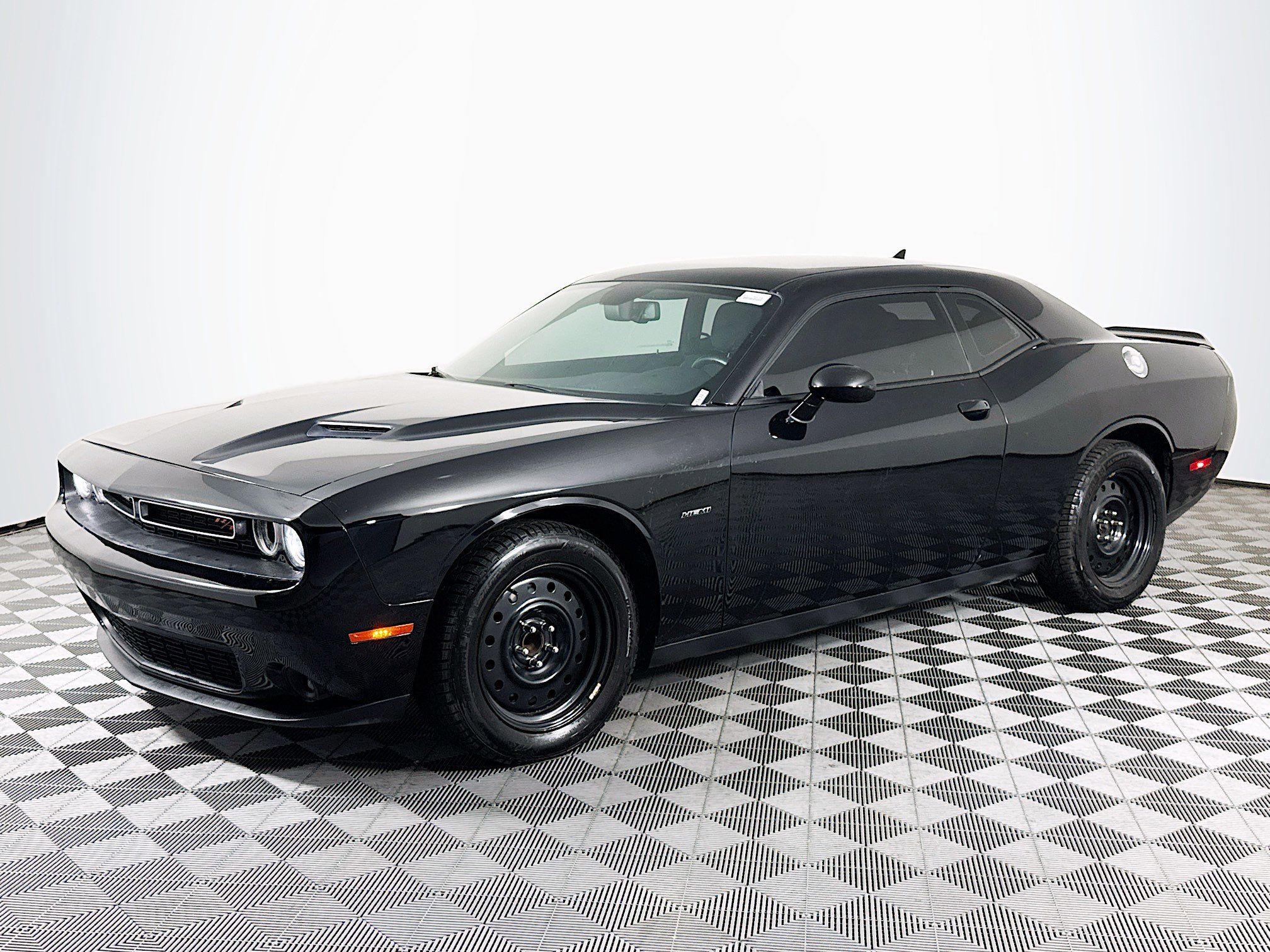 Used 2018 Dodge Challenger R/T w/ Driver Convenience Group image 4