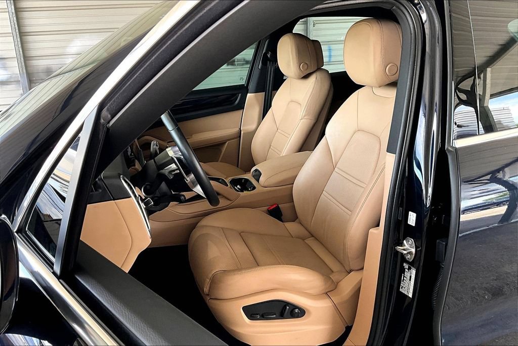 Used 2022 Porsche Cayenne Platinum Edition AWD/4WD image 34