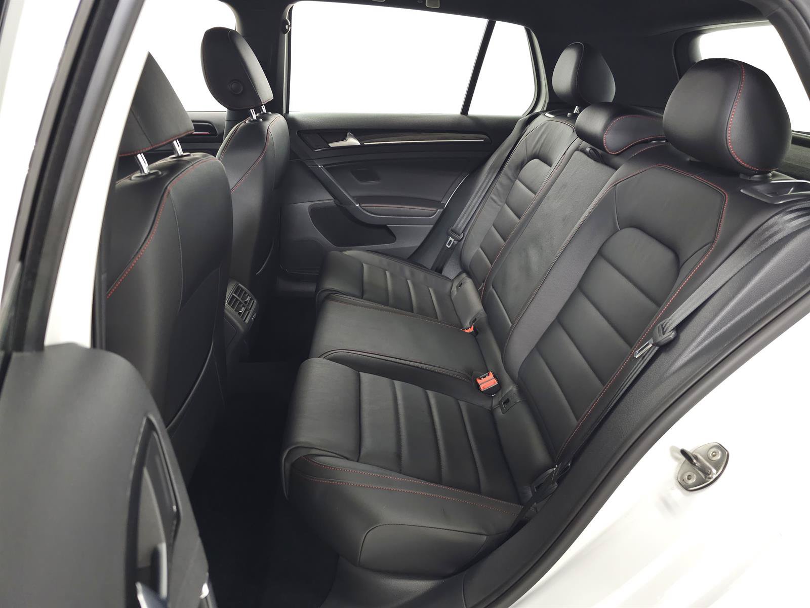 Used 2016 Volkswagen GTI SE FWD image 25
