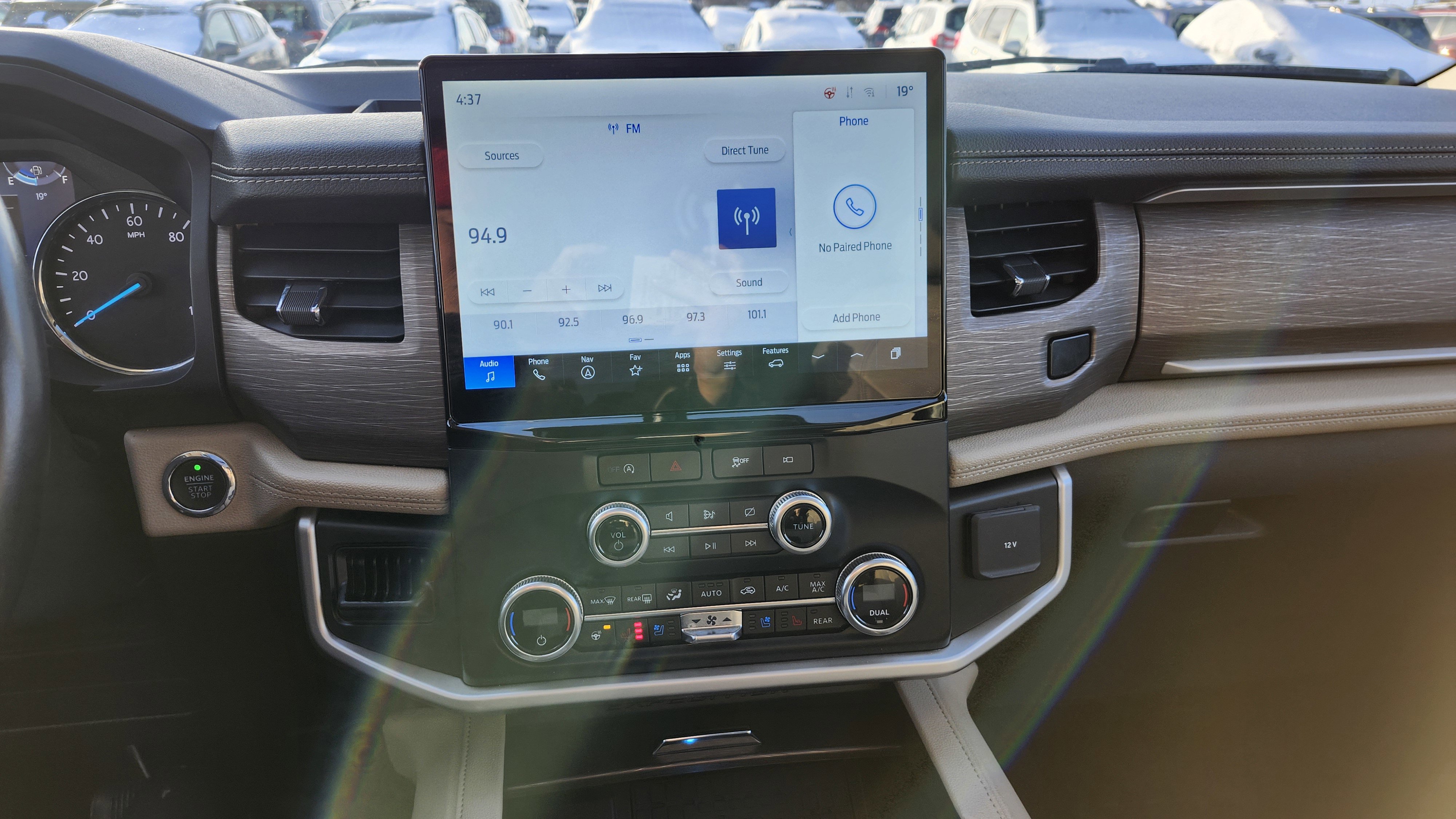 Used 2024 Ford Expedition Limited image 34