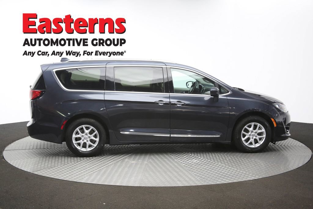 Used 2020 Chrysler Pacifica Touring-L FWD image 47