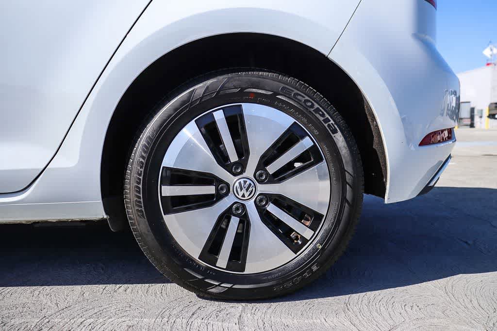 Used 2018 Volkswagen e-Golf SE FWD image 10