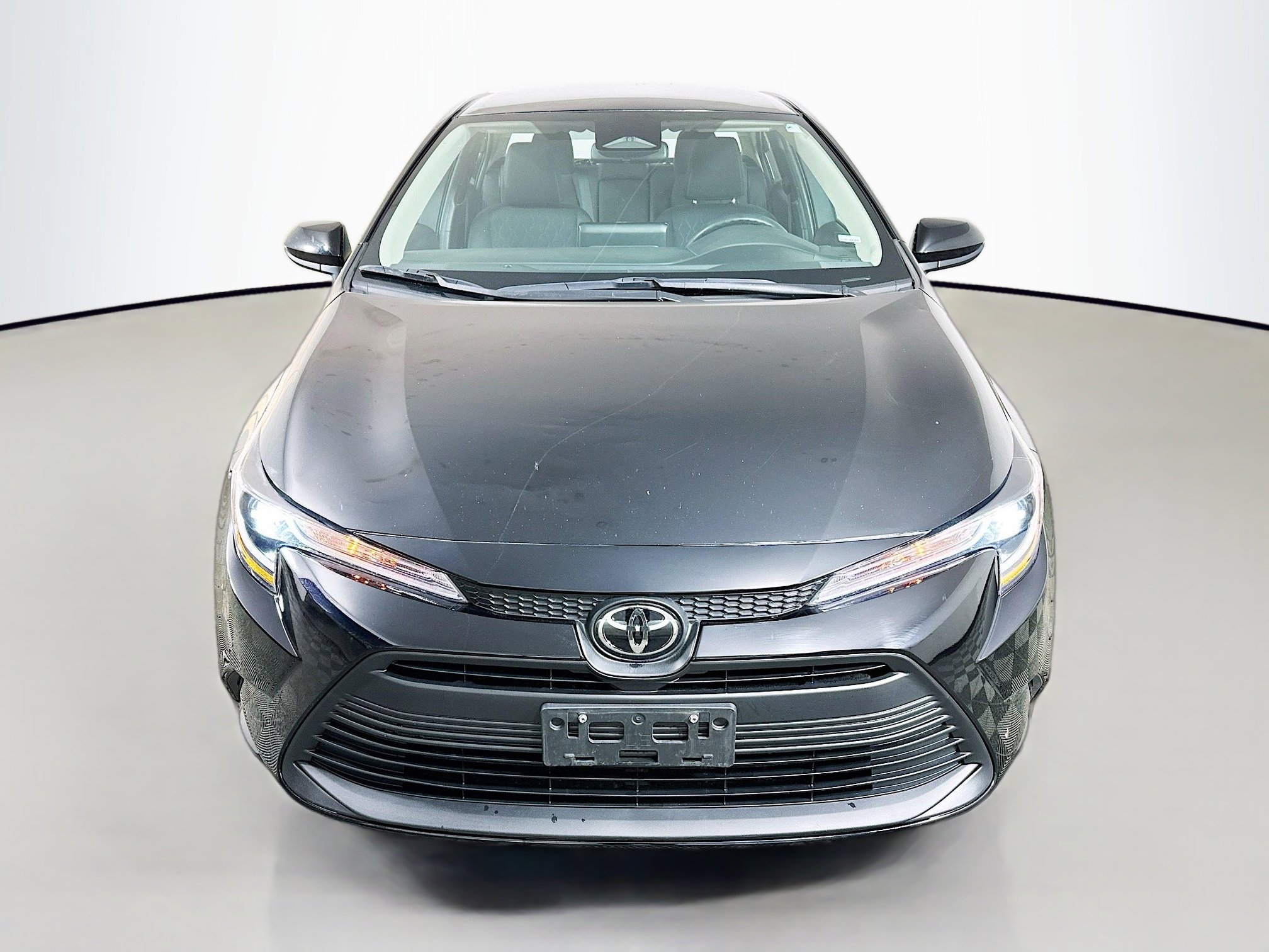Used 2023 Toyota Corolla LE image 2