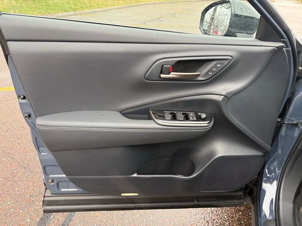 Used 2025 Toyota Crown Signia AWD/4WD image 13