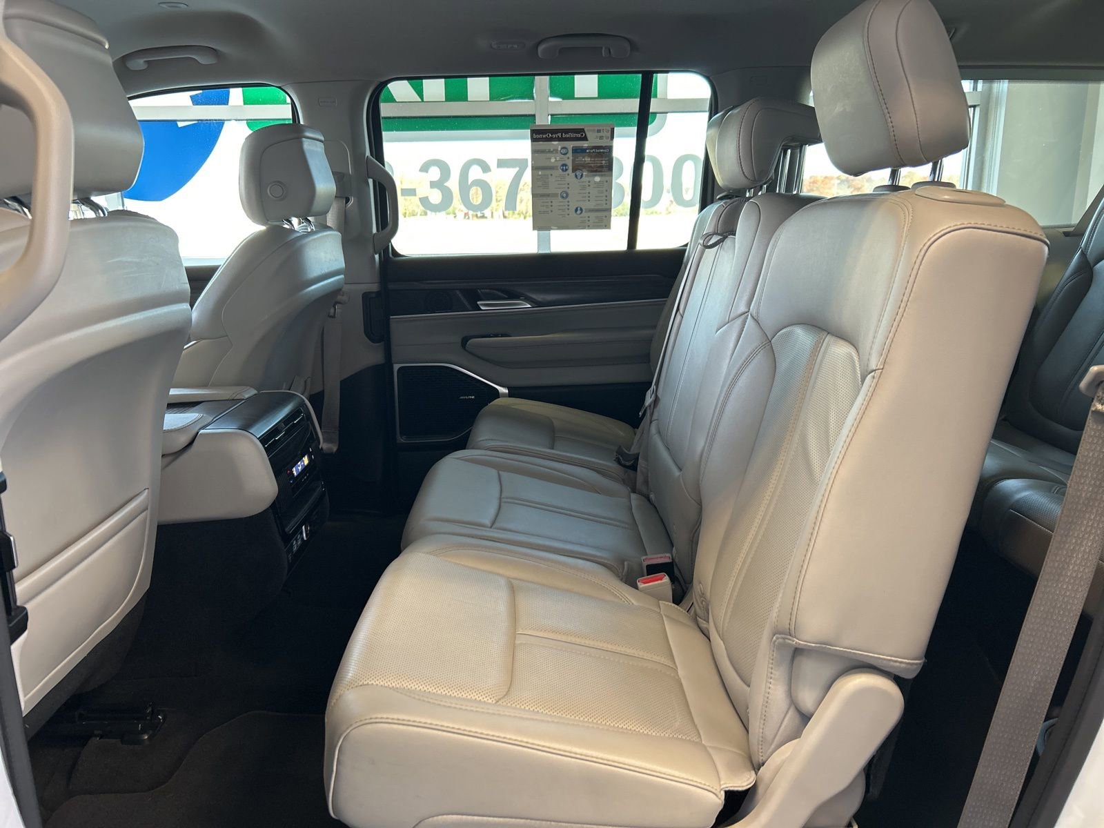 Used 2024 Jeep Wagoneer L Series II w/ Flexible Seating Group image 15