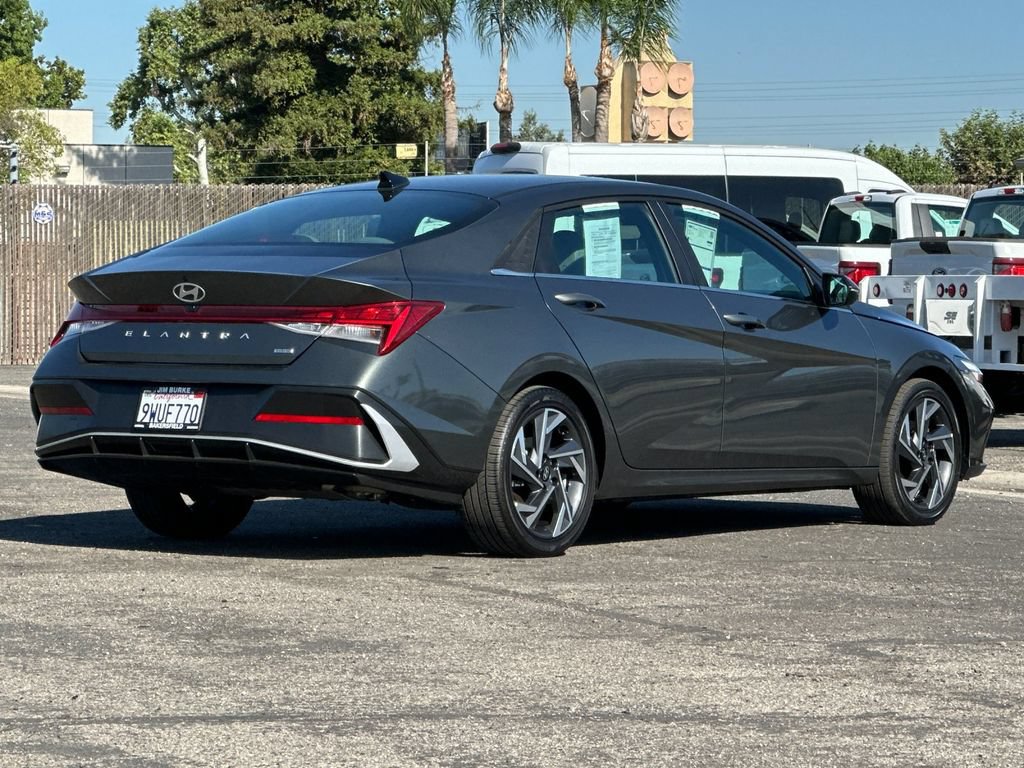 Used 2025 Hyundai Elantra Limited FWD image 3