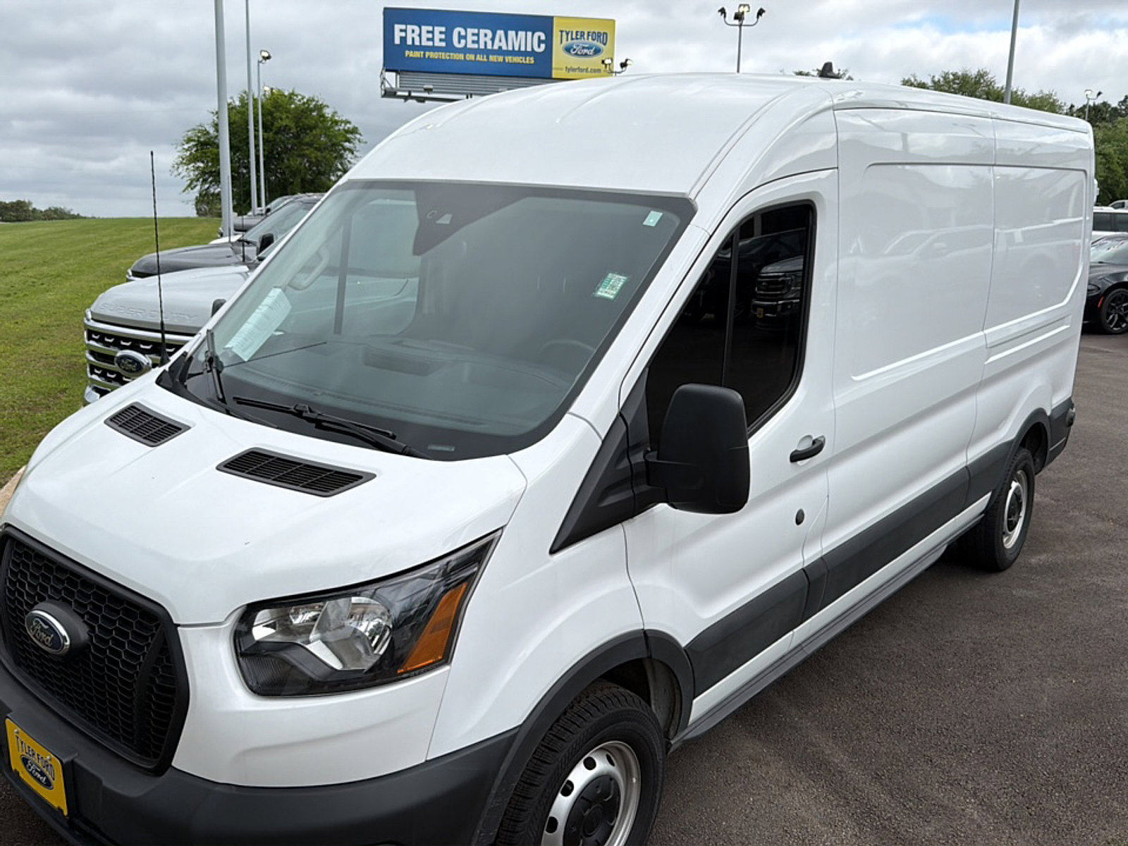 Used 2024 Ford Transit 250 148 Medium Roof w/ Load Area Protection Package image 4